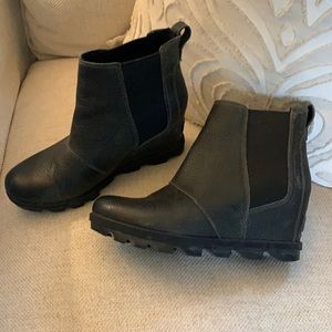 SOREL Chelsea boots